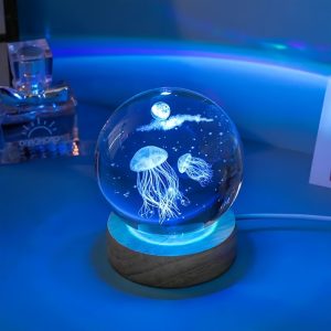 Jellyfish Crystal Ball Night Light with Wooden Base - USB Powered Glass Table Lamp, Geometric Pattern with Color Changing Features, Animal Themed Home Decoration, Uplight Tabletop Lighting for Living Room, Ideal Gift for Birthday, Valentine's Day, Christmas